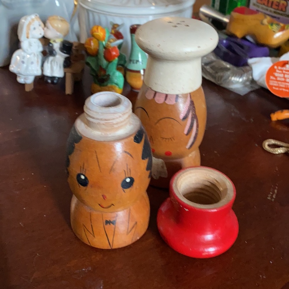 Man and Woman Chef Salt and Pepper Shakers - Picture 2 of 4